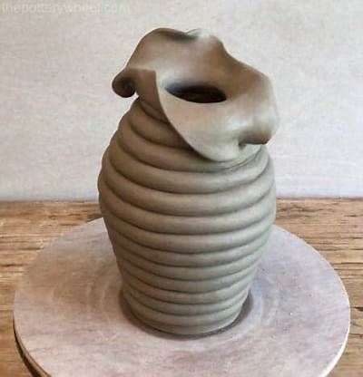 How to Make Coil Pots – 5 Great Coil Pottery Techniques Coil Ceramics Projects, Clay Coil Projects, Ceramic Coil Pots, Coil Pots Ideas, Coil Vase, Coil Pot, Ceramics Vase, Coil Pottery, Coil Pots