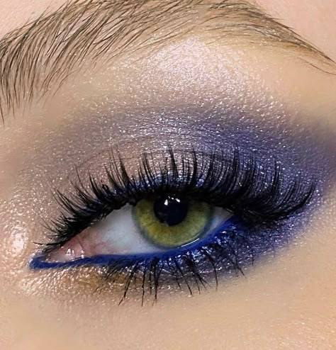 Disco Prom Makeup, Navy Wedding Makeup, Prom Makeup Blue And Silver, Navy Blue Eyeliner Looks, Blue Cheer Makeup, Blue Makeup Ideas For Prom, Navy Makeup Looks Simple, Navy Blue Eye Makeup Prom, Navy Blue Makeup Looks For Quince