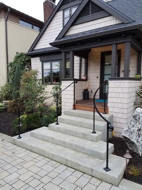 Traditional Front Entrance Railings - Blackbird Iron & Design Iron Railings Outdoor, Exterior Handrail, Outdoor Handrail, Outdoor Stair Railing, Wrought Iron Handrail, Metal Railing, Iron Handrails, Iron Railings, Patio Steps