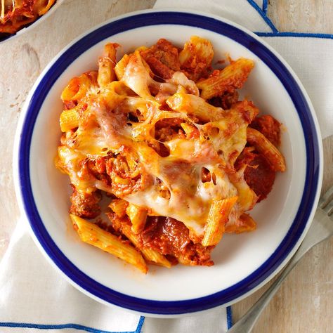 Meat Lover’s Pizza Hot Dish Pizza Hot, Slow Cooker Pasta Recipes, Slow Cooker Recipes Pork, Meat Lovers Pizza, Skillet Dishes, Slow Cooker Pasta, Hot Dish, Comfort Food Recipes Dinners, Slow Cooker Pork