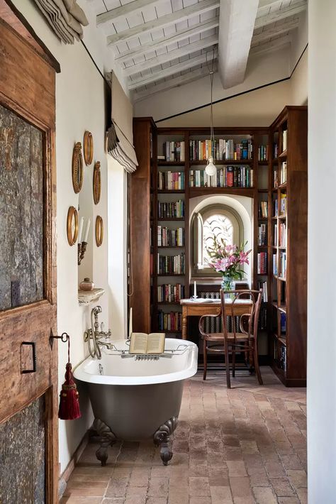 An unusual bathroom with a freestanding bath amidst an alcove of bookshelves | House & Garden Candlelit Room, Unusual Bathrooms, Sparkle Bathroom, Design Apartment, New York Apartment, Free Standing Bath, Beautiful Hotels, Bath Tub, House Garden