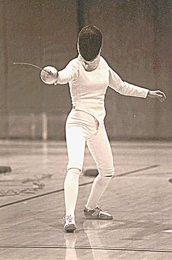 Fencing Sport Photography, Fencing Stance, Fencing Outfit, Fence Lattice, Outdoor Fence Decor, Women's Fencing, Fence Decorations, Fencing Sport, Outdoor Fence