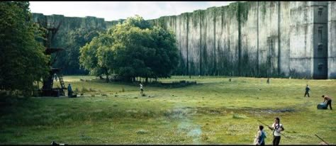 The glade is the center of the maze where all of the civilization is. This includes the homestead, the map room, the grave yard, the kitchen, the fight circle, the slaughter house, and much more. Maze Runner The Scorch, James Dashner, The Scorch, The Scorch Trials, The Maze Runner, Fictional World, Newt, Maze Runner, Wallpaper Pc