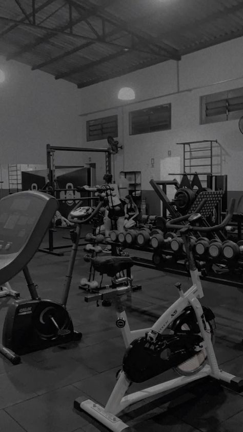 Grey Gym Aesthetic, Gym Black And White Aesthetic, Fitness Aesthetic Black And White, Black And White Gym Aesthetic, Black Gym Aesthetic, Papa Mochi, Bulk Supplements, Gym Mood, Luxury Home Gym