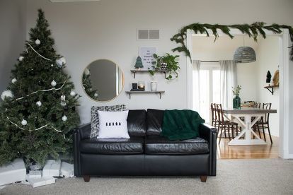 Christmas home tours inspiration on a budget. Check out these homes to get you into the Holiday spirit. #hometalk Diy Wood Wall Decor, Rustic Christmas Trees, Holiday Lights Outdoor, Christmas Home Tours, Easy Christmas Ornaments, Old Picture Frames, Above Couch, House Decorations, Diy Home Decor On A Budget