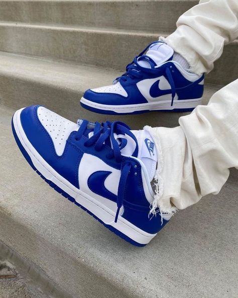 Royal Blue Nike Shoes, Nike Dunk Kentucky, Nike Dunk Low Kentucky, Pretty Sneakers, Trendy Shoes Sneakers, Nike Shoes Girls, Pretty Shoes Sneakers, Jordan Shoes Retro, All Nike Shoes