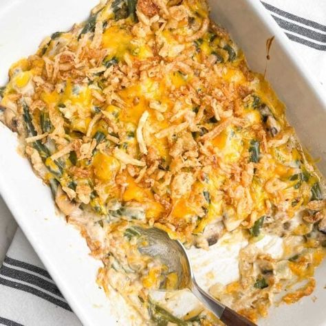 Paula Deen's Southern Green Bean Casserole - Midwestern HomeLife Cheesy Vegetable Casserole, Cheesy Recipes Easy, Creamed Green Beans, Quick Easy Side Dishes, Cheesy Vegetable, Southern Green Beans, Southern Greens, Vegetable Casserole Recipes, Paula Dean