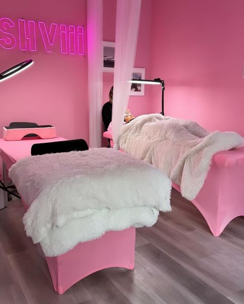 Salon days !✨🐰💘 Our location : Kr. Valdemara 83 💎 #lashes #lashextensions #beauty #makeup #volumelashes #eyelashextensions #eyelashes #lashartist #lash #lashesonfleek #minklashes #lashtech #classiclashes #makeupartist #mua #lashlift #lashlove #hybridlashes #brows #lashesfordays #explorepage #lashboss #eyelash #lashgoals #beautiful #love #eyes #lashaddict #mmlashes #eyebrows Eyelash Extension Salon Decor, Pink Lash Bed, Lashes Extensions Aesthetic, Lash Extension Salon, Lash Room Ideas, Eyelash Extensions Salons, Small Lashes, Love Eyes, Esthetician Room Decor