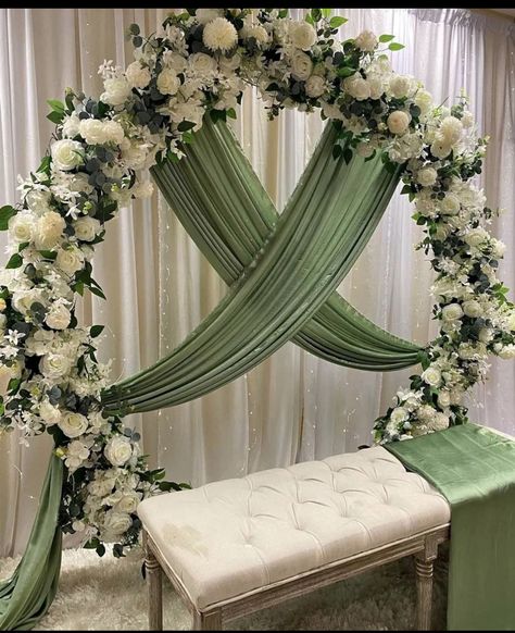 Ring Backdrop Decoration Ideas, Engament Decorations Ideas Simple, Green Backdrop Wedding, Graduation Flower Arrangements, Wedding Backdrop Elegant, Wedding Draping Backdrop, Green Quinceanera Theme, Picture Booth, Nikah Decor