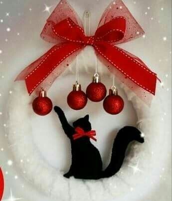 Christmas Cat Wreath White Kittens, Xmas Wreaths, Noel Christmas, Wreath Designs, Christmas Wreaths Diy, Wreath Crafts, Homemade Christmas, Xmas Crafts, Christmas Crafts Diy