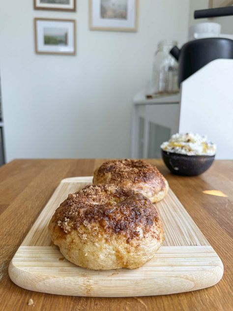 Cinnamon Crunch Sourdough Bagels - Jesha's Cinnamon Crunch Sourdough Bagels, Bagel Recipe Sourdough, Sourdough Chocolate Chip Bagels, Sourdough Cinnamon Crunch Bagels, Sourdough Cinnamon Bagels, Sourdough Bagels Discard, Sourdough Beagles, Cinnamon Crunch Topping, Sourdough Bagels Recipe