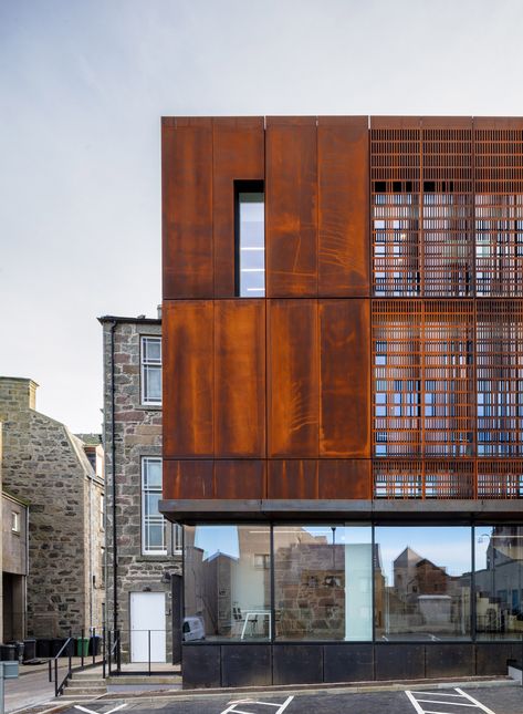 Perforated Corten Steel Facade, Rusted Steel Architecture, Corten Steel Screen, Corten Steel Panels, Corten Steel Building, Brick And Steel Architecture, Wood Cladding Exterior Modern, Corten Steel Texture, Corten Cladding