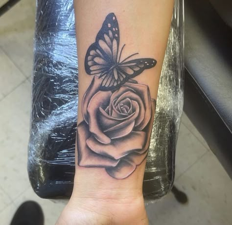 Small Sleeve Tattoo Women, Women Half Sleeve Tattoo Classy, Butterfly And Rose Tattoo, Butterfly And Flower Tattoo, Butterfly And Rose, Butterfly Wrist Tattoo, Rose Tattoos For Women, Hand Tattoos For Girls, Miami Ink