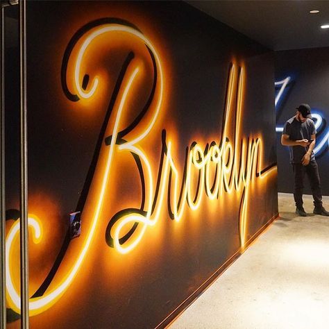 Environment Graphics, Neon Lettering, Illuminated Signage, Easy Graffiti Drawings, Signage Ideas, Drawn Typography, Architectural Signage, Retail Inspiration, Neon Painting