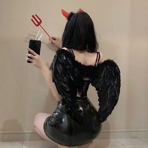 Devils Angel Costume, Angel And Demon Costume Bff, Devil Halloween Costume Aesthetic, Angel Devil Cosplay, Demon Halloween Costume, Demon Costume, Lilith Cosplay Diablo, Swimming Outfits, Demon Wings