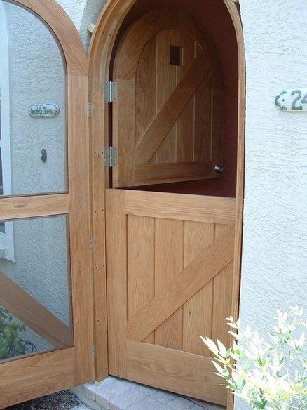 Just Awesome. Solid wood Dutch door with matching Wood Framed Screen door. Wood be the perfect back door;-) Dutch Screen Door, Wood Dutch Door, Dutch Doors Exterior, Dutch Doors, Building A Door, Screen Doors, Cool Doors, Arched Doors, Dutch Door