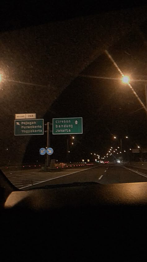 Jalan Tol Aesthetic Night, Perjalanan Kota, Funny Instagram Captions, Boyfriend Pranks Pictures, Cirebon, Night Vibes, Tangerang, City Photography