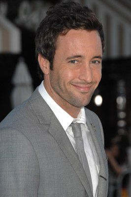 Alex O'Loughlin Alex Oloughlin, Eye Makeup Cut Crease, Alex Scott, Steve Mcgarrett, Simple Eyeshadow, Alex O Loughlin, Josh Duhamel, Handsome Guys, Happy Pictures