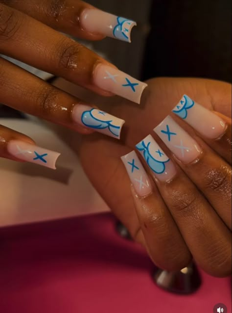 There's a new beauty trend taking over Instagram and it's absolutely stunning. Say hello to "quartz nails". Nails Painted, Quartz Nails, Acrylic Nail Set, Hard Nails, Blue Acrylic Nails, Colored Acrylic Nails, French Tip Acrylic Nails, Simple Acrylic Nails, Long Acrylic Nails Coffin