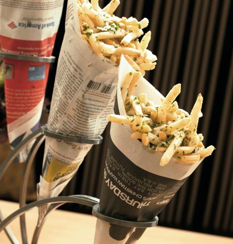 truffle oil french fries...OMG! Truffle Ketchup Recipe, French Fry Presentation, Truffle Fries With Frozen Fries, Truffle Fries Photography, French Fries Truffle, Fries Packaging, Burger Packaging, Bistro Food, Paper Cones