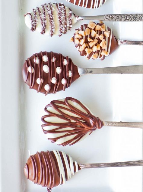 Mary Poppins Party Food, Candy Spoons, Diy Gift Basket Ideas, Diy Gift Basket, Hot Chocolate Spoons, Chocolate Spoons, Christmas Crafts To Sell, Coffee Spoons, Chocolate Bomb