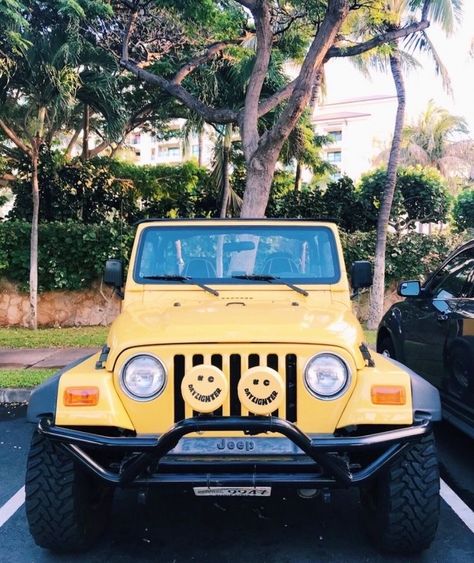 Cool Jeep Accessories, Yellow Jeep Wrangler, Yellow Jeep, White Jeep, Wrangler Unlimited Sport, Jeep Wrangler Accessories, Car Deco, Wrangler Accessories, Dream Cars Jeep