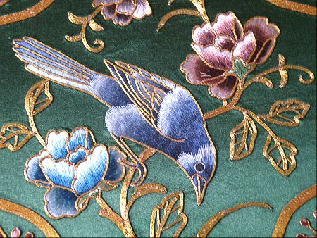 Embroidery On Silk, Chinese Bird, Embroidery Chinese, Shrewsbury Shropshire, Chinese Embroidery, String Art Patterns, Chinese Silk, Couture Embroidery, Bird Embroidery