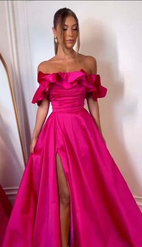 Xv Dresses, Modest Dresses Casual, Carpet Looks, Prom Dress Inspiration, Cute Prom Dresses, Queen Dress, Pretty Prom Dresses, Grad Dresses, Fantasy Dress