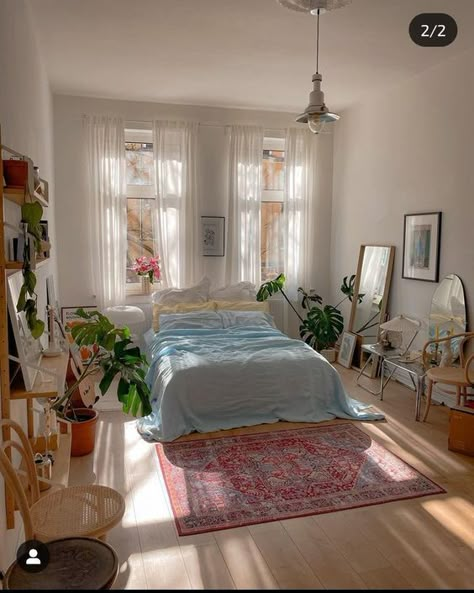 Bright And Airy Bedroom, Bohemian Bedroom Ideas, Airy Bedroom, Bedroom Wall Decor Ideas, Bedroom Interiors, Dream Apartment Decor, Redecorate Bedroom, Minimalist Room, Apartment Decor Inspiration