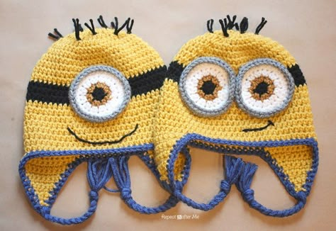 We are a little late to the Despicable Me fan club but I am happy to say we now own both movies and my boys are loving the minions! I’ve had a lot of requests for a minion hat pattern and coincidentally, the day that I bought the yarn for these hats, big brother came … Minion Beanie, Minion Crochet Hat, Crochet Minion, Minion Hat, Crochet Character Hats, Minion Hats, Minion Crochet, Repeat Crafter Me, Magic Crafts