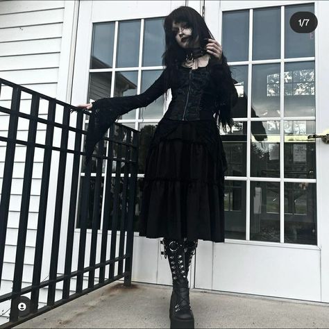 Anglo Gothic Aesthetic Outfit, Trad Goth Outfit Ideas, Romantic Goth Outfits, Trad Goth Outfits, Traditional Goth, Goth Fits, Goth Outfit Ideas, Goth Subculture, Trad Goth