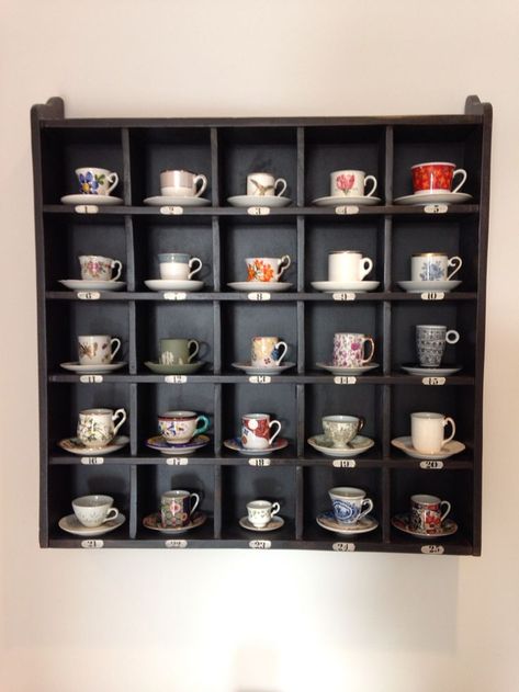 Tea Corner, Tea Cup Display, Cup Display, Teapot Decor, Tea Display, Mug Display, Ladder Rack, Ideas Casa, Picture Frame Sets