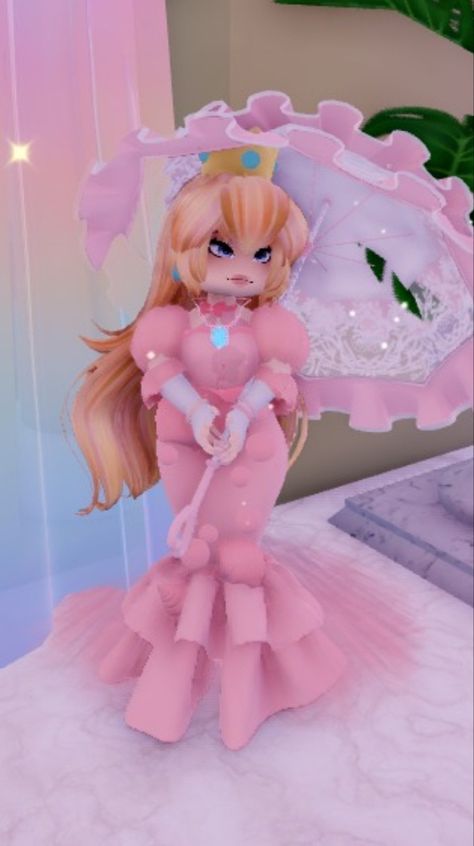 Royal High Princess Peach, Roblox Royale High Anime Cosplay, Royale Hight Outfit Ideas, Cutecore Royale High, Royale High Princess, Royale High Roblox Outfits Ideas, Royal High Cosplay, Gyaru Royale High, Rh Concepts