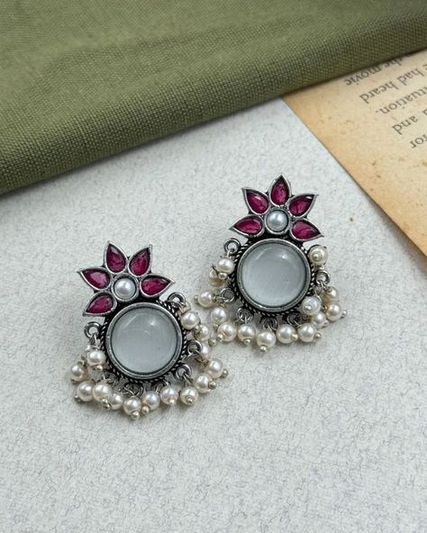 *Exclusive Monalisa Stone Earrings. Price ₹.310/- #monalisastone #earrings #accessories Small Traditional Earrings, Pearl Blouse Designs, Jhumka Bareli Wala, Desi Earrings, Pearl Blouse, Classy Jewellery, Dream Earrings, Desi Jewellery, Trendy Silver Jewelry