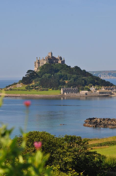 Best Seller Books, St Michael's Mount, Places In England, Beach Towns, Devon And Cornwall, Cornwall England, Chateau France, British Countryside, England And Scotland