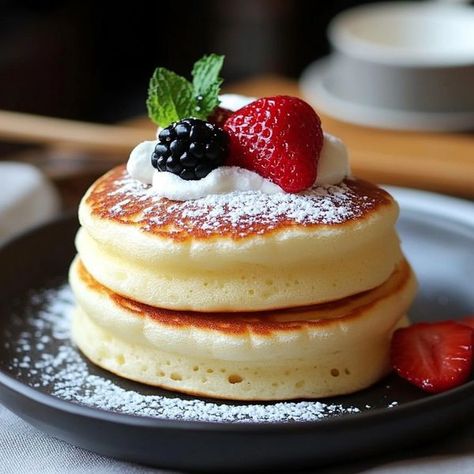 Food Photography Pancakes, Big Pancakes, Strawberry Reference, Food Photography Aesthetic, Souffle Pancakes, Meal Prep Clean Eating, Food Photography Inspiration, Sweet Cakes, Cafe Food