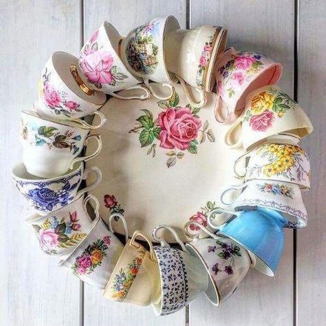 Shabby Chic Diy Crafts, Shabby Chic Party, Teacup Crafts, Cup Crafts, Shabby Chic Crafts, Shabby Chic Diy, Chic Party, Vintage Teacups, Cups And Saucers