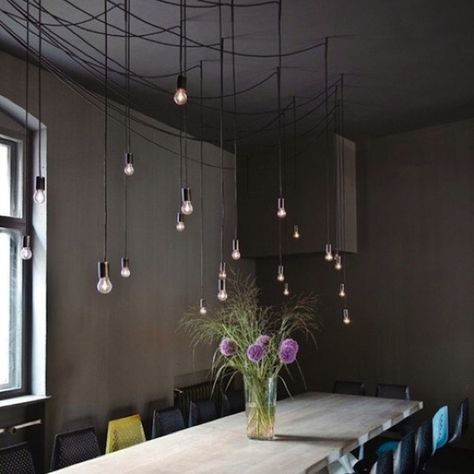 Spider lights Big Dining Table, Berlin Design, Dining Table Lighting, Design Café, Long Dining Table, Beautiful Dining Rooms, Long Table, Design Del Prodotto, The Ceiling