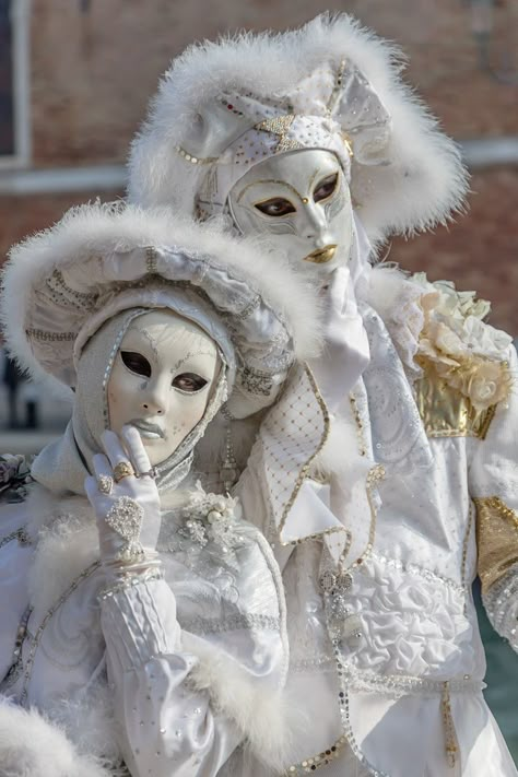 2017 Karneval in Venedig Venice Carnevale, Venetian Costumes, Venice Carnival Costumes, Costume Carnaval, Mardi Gra, Venice Mask, Venetian Masquerade Masks, Venetian Carnival Masks, Venetian Carnival