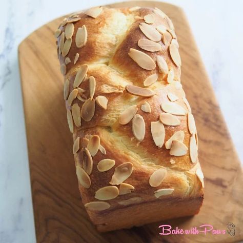 Sourdough Brioche (Soft and Fluffy Crumb) Brioche Sourdough, Conchas Recipe, Soft Sourdough Bread, Sourdough Brioche, Soft Bread Recipe, Sourdough Recipe, Dough Recipes, Sour Dough, Sourdough Bread Recipe