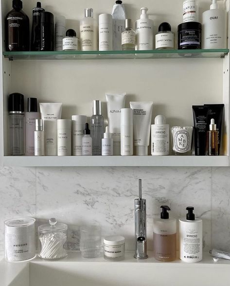 Bathroom Stuff, Bathroom Inspo, Dream Apartment, Skin Care Products, 인테리어 디자인, Future House, Room Inspo, Skincare Products, Skincare Routine