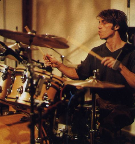 Matt Cameron Matt Cameron 90s, Chord Overstreet Rares, Matt Cameron Soundgarden, Rockstar Aesthetic Drummer, Grunge Artist, Chad Smith Drums, The Cadets Drum Corps, Matt Cameron, Grunge Music