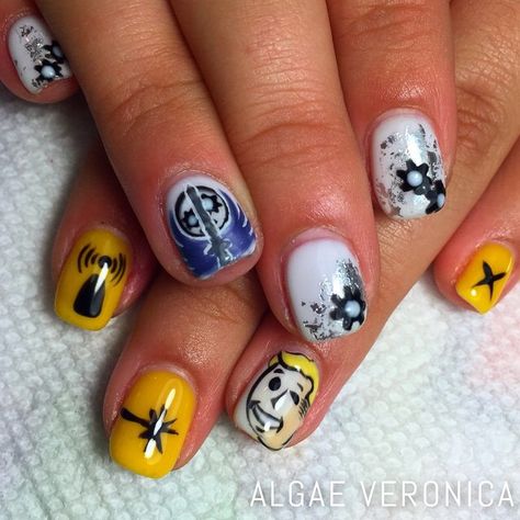 My awesome Fallout 3 nails!!! ❤️❤️❤️ t Fallout Nail Art, Fallout Nails, New Nail Art Design, Fallout 76, Movie Inspired Outfits, Fallout 3, New Nail Art, Fallout 4, Nails Inspo