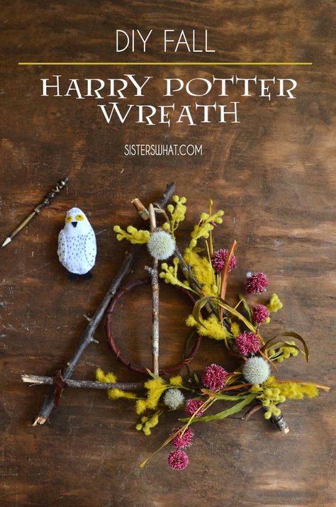 Harry Potter Wreath Diy, Deathly Hallows Wreath, Harry Potter Wreath, Modern Fall Wreath, Harry Potter Mandrake, Harry Potter Perler Beads, Harry Potter Tree, Diy Harry Potter Crafts, Harry Potter Decorations