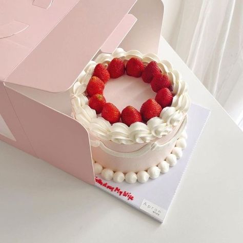 Mm Cake, Korean Cakes, C M, Bolo Vintage, 15th Birthday Cakes, Korean Cake, I M, Chocolate Cake Decoration, Birthday Desserts