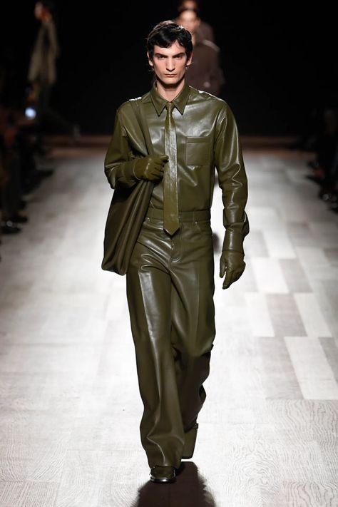 Ferragamo Fall 2024 Ready-to-Wear Runway, Fashion Show & Collection Review [PHOTOS] Ferragamo Runway, Runway Men, Diverse Fashion, Hell Bent, High Fashion Men, Masculine Fashion, Leather Suit, Runway Fashion Couture, Men Fashion Show