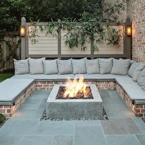 Fireplace Patio, Rustic Fire Pits, Outdoor Fire Pit Designs, Bluestone Patio, Fire Pit Landscaping, Outdoor Fireplace Patio, Cheap Patio, Backyard Fireplace, Fire Pit Seating