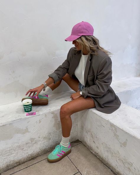 Green Sneakers Outfit, Parisian Fall Outfits, Green Shoes Outfit, Ootd Spring, Pinterest Ideas, Green Sneakers, Autumn Street Style, Sporty Outfits, Colourful Outfits