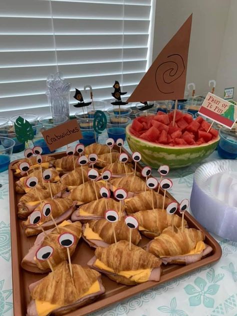 Moana 2 Birthday Party Ideas, Moana Themed 2nd Birthday Party, Moana Theme 1st Birthday Party, Lilo And Stitch Fruit Tray, Moana Snacks, Moana Snack Ideas, Maui Birthday Party, Moana Birthday Food Ideas, Food Ideas For First Birthday Party