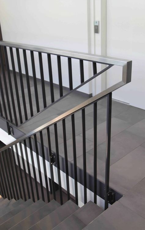 Railing Stairs Design, Metal Hand Rail, Reling Design, درابزين السلم, Stair Design Architecture, Interior Stair Railing, Iron Furniture Design, Modern Stair Railing, Staircase Design Modern